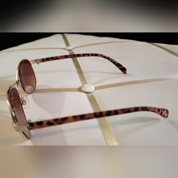 *3/$15 Gold Metal Frame Leppard Print Sunglasses - Picture 3 of 7